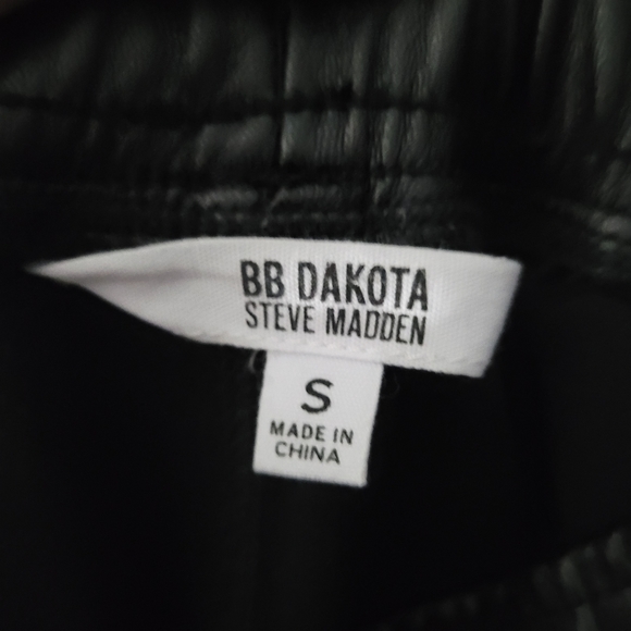 STEVE MADDEN x BB DAKOTA | Run The World faux leather pleather pants - Picture 6 of 10